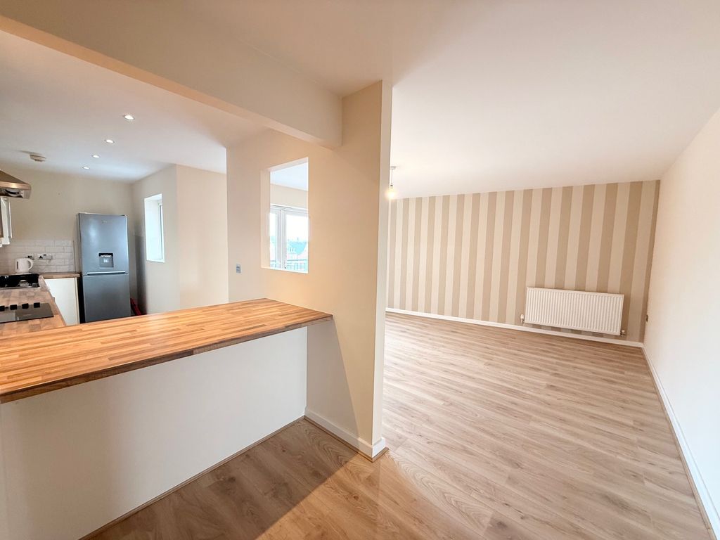 Property photo 2 of 12 Kitchen