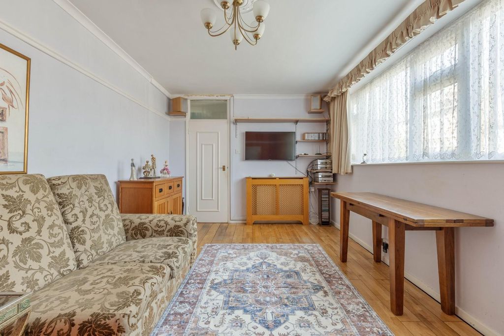 Property photo 1 of 10 9 Shirley Lodge, Se26 - 3.Jpg