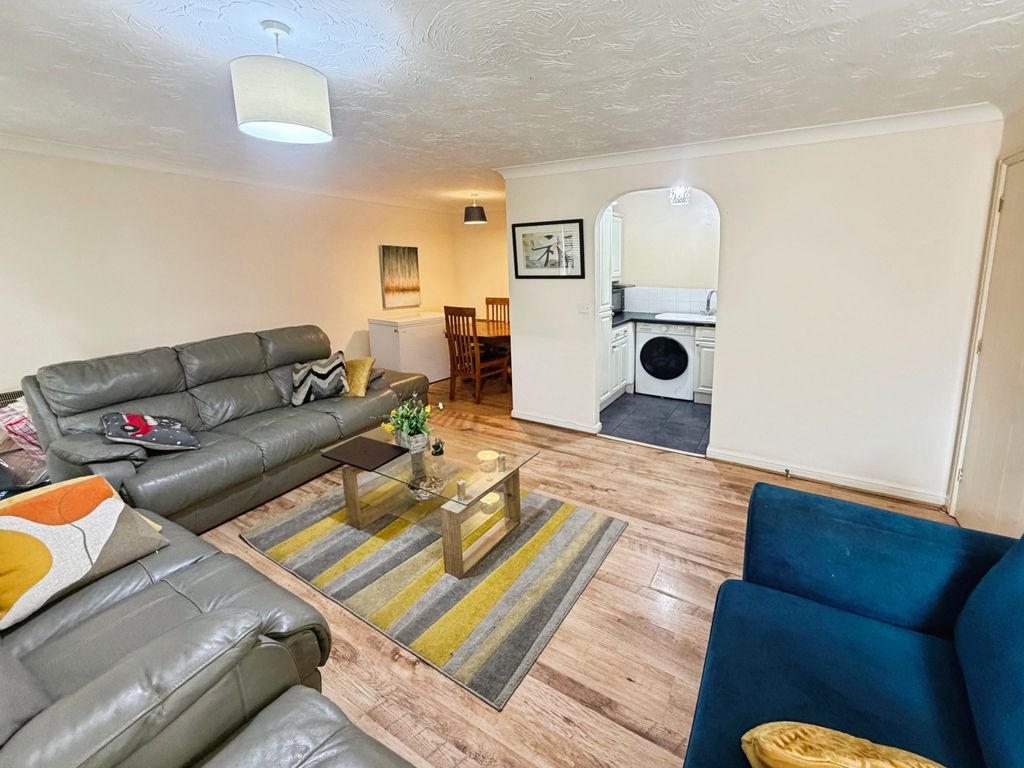 Property photo 2 of 7