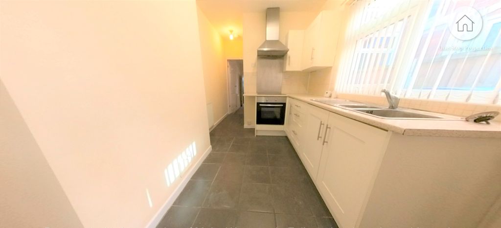 Property photo 1 of 10 Kitchen 3 Wm 1