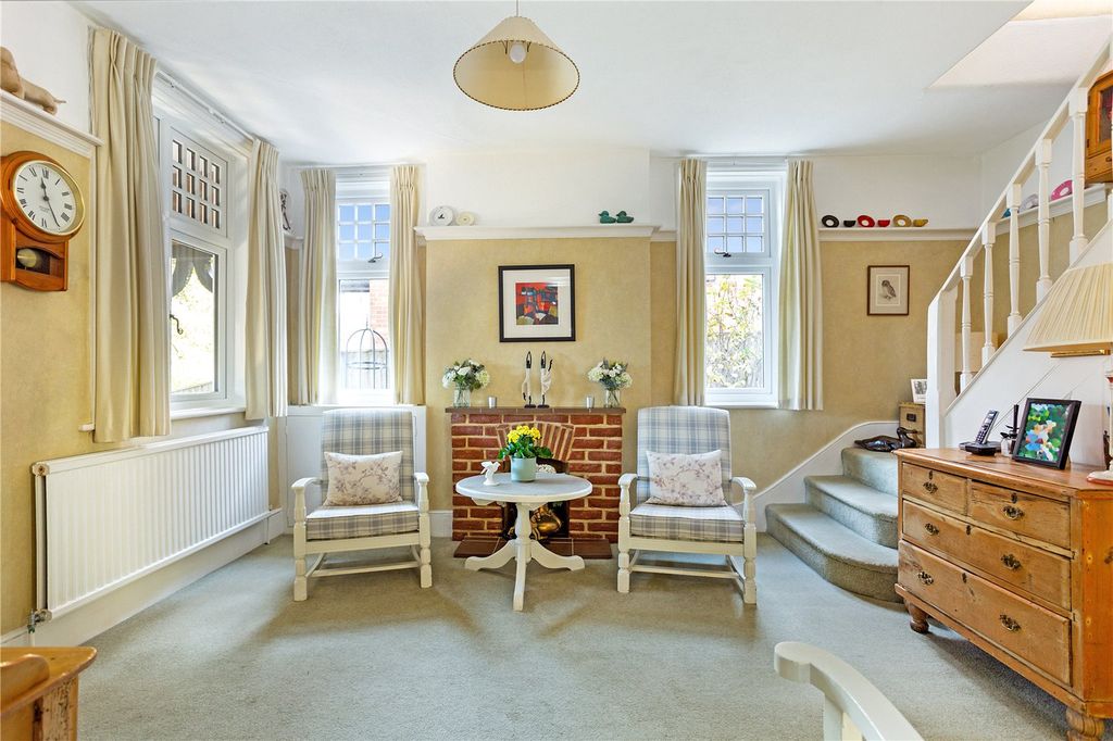 Property photo 3 of 21 Entrance