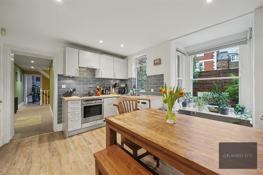 Property photo 3 of 22 24A Thurlow Hill Se21 8Jn-4.Jpg