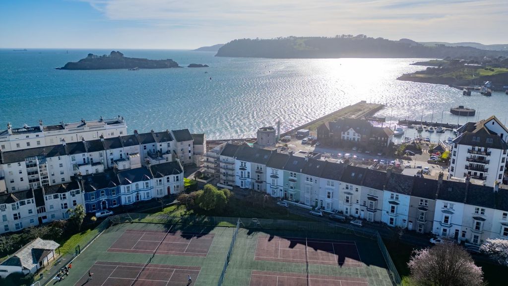 Property photo 3 of 22