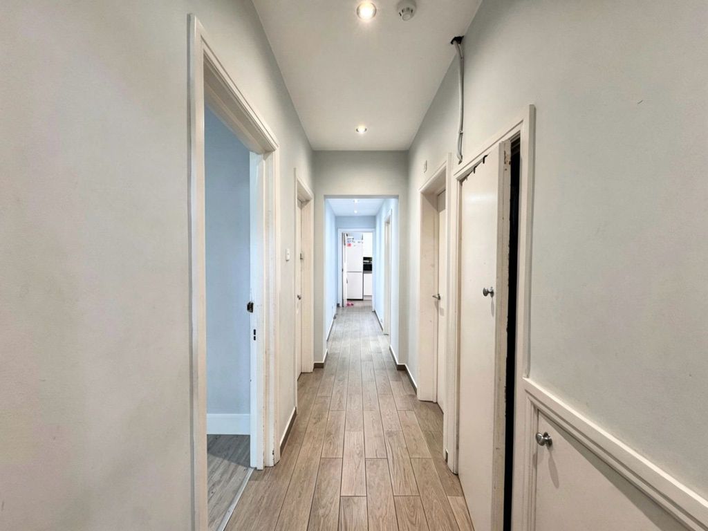 Property photo 2 of 5 Flat 1 74 Chaplin Road (3)