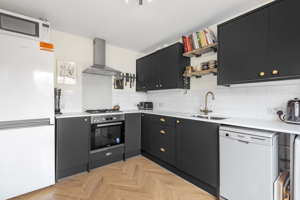 Property photo 2 of 8 857464 (3)