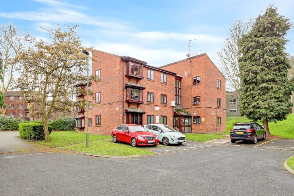 Property photo 2 of 15 02-Aeedjhpropwpen - 44 Ashurst Close - 43.Jpg