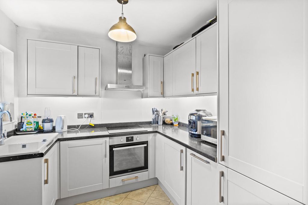 Property photo 2 of 11 Kitchen