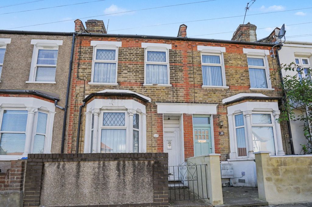 Property photo 1 of 20 100 Timbercroft Lane, London, Se18 2Sf