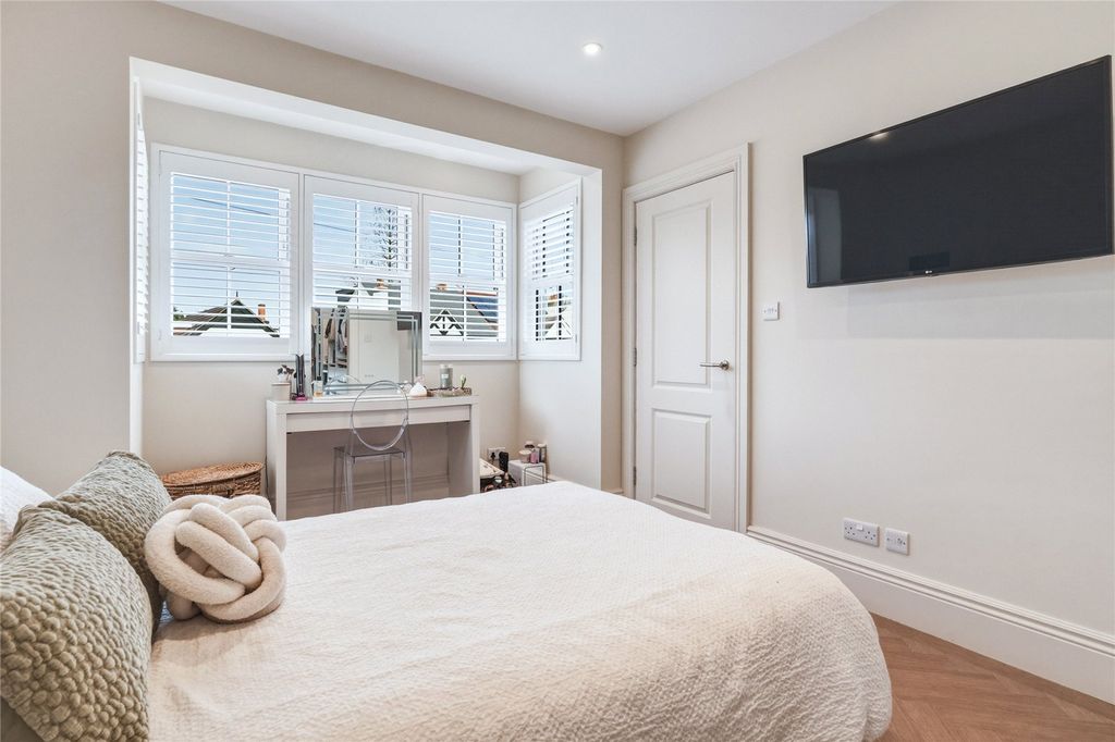 Additional image 18 of 5 bed detached house for saleThe Crescent, Loughton, Essex IG10