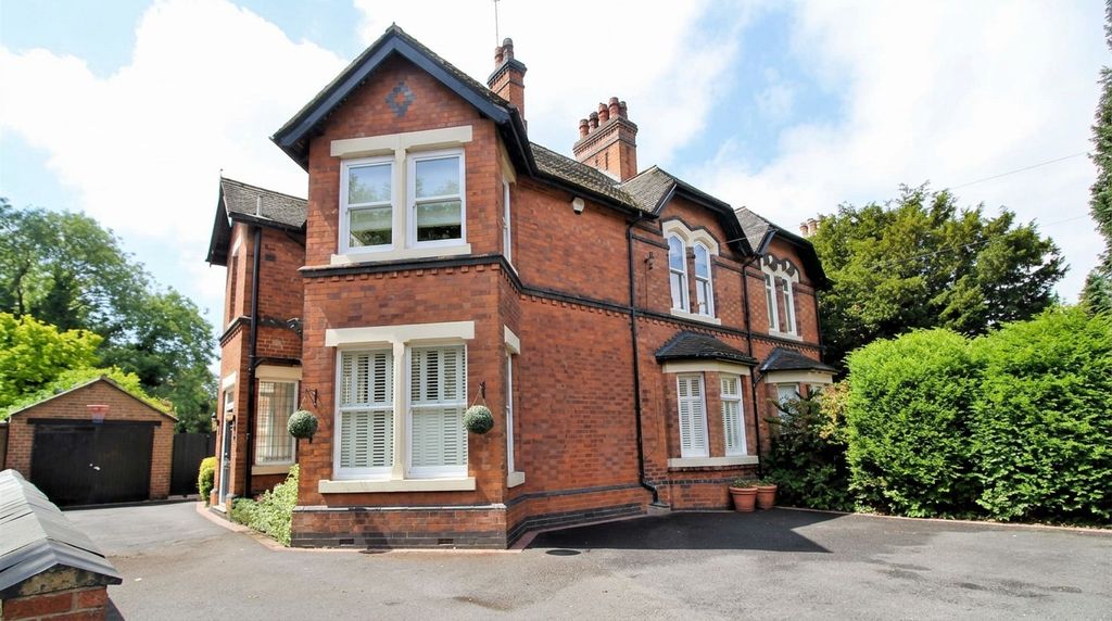 Property photo 1 of 36 Shobnall Road Front Elevation