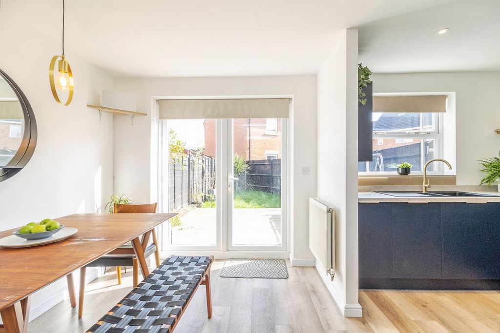 Property photo 3 of 21 Pbox-Img.Jpg