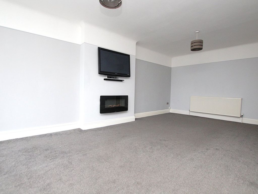 Property photo 3 of 34