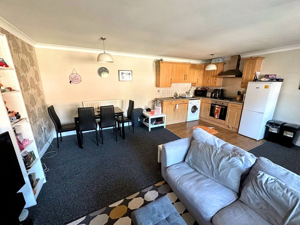 Property photo 3 of 6 Bedroom