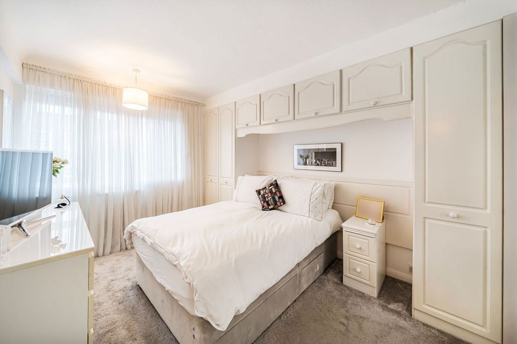 Property photo 3 of 5