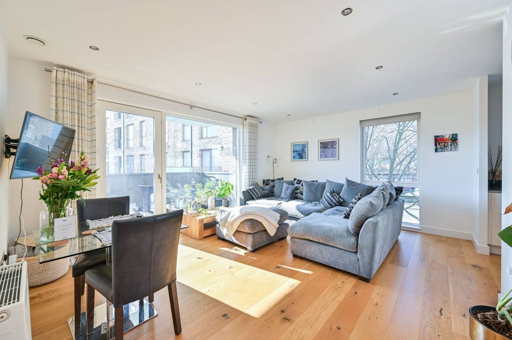 Property photo 1 of 11