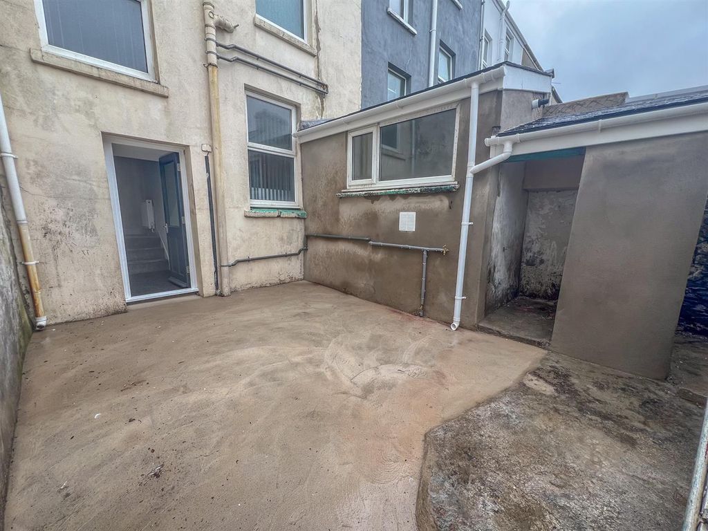 Property photo 2 of 17 2 Spring Gardens-02.Jpg