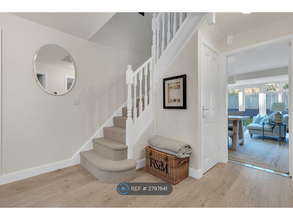 Property photo 2 of 22 Foyer