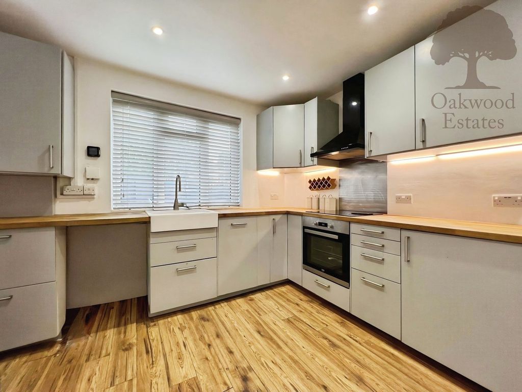 Property photo 3 of 12 Kitchen