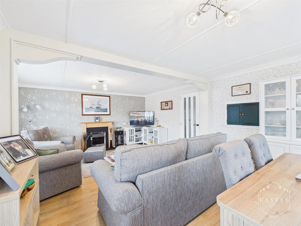 Property photo 3 of 22 Lounge/Dining Room