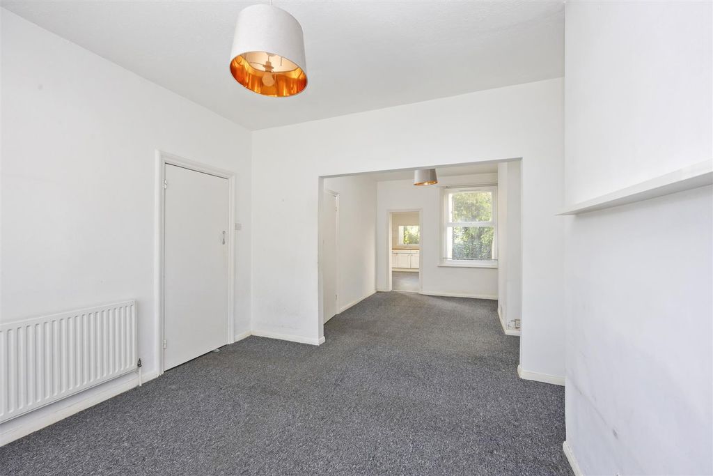 Property photo 2 of 14 Tamworth Road 94-009.Jpg