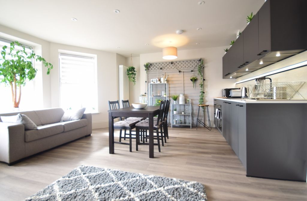 Property photo 2 of 9 Royal Open Plan