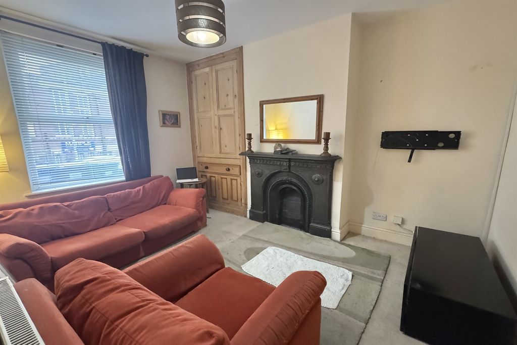 Property photo 2 of 13 Lounge