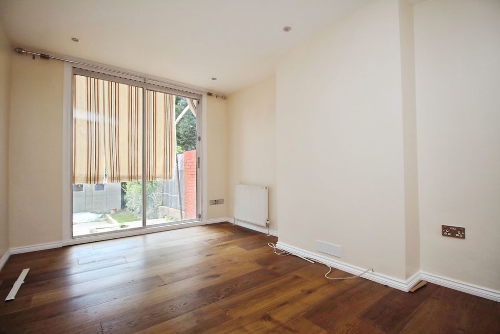 Property photo 3 of 7 4A2F918E-2