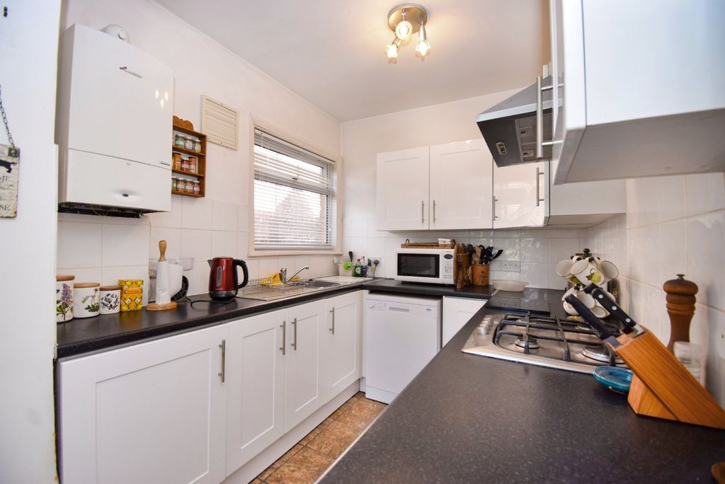 Property photo 3 of 18 Kitchen