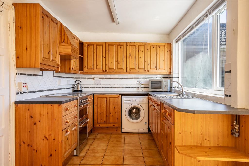 Property photo 2 of 14 13A Gl-2.Jpg