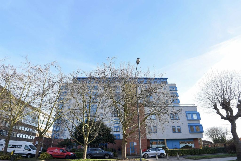 Property photo 1 of 8