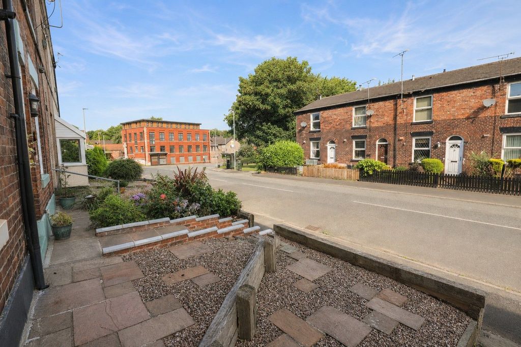 Property photo 2 of 34