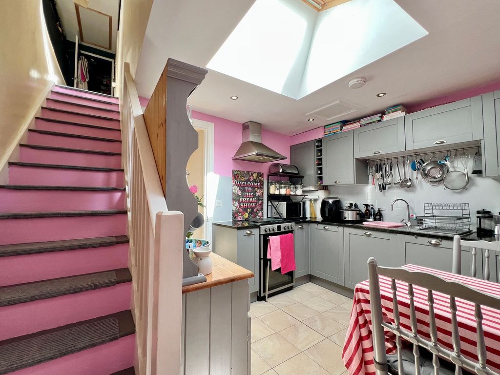 Property photo 3 of 20