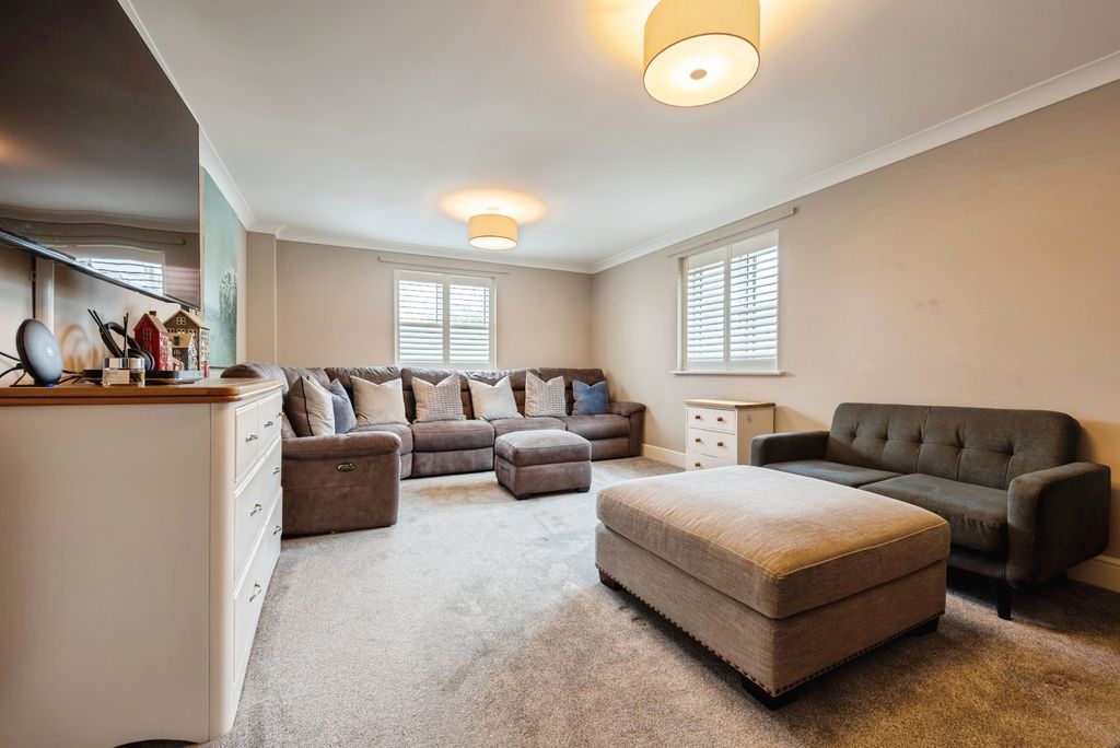 Property photo 2 of 16 Photo