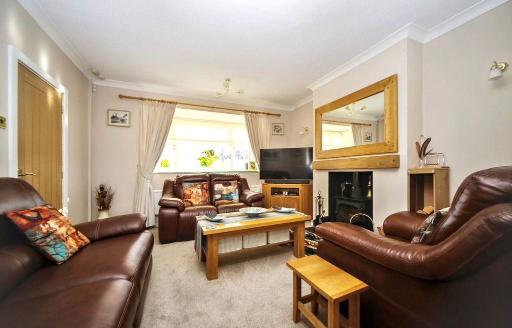 Property photo 2 of 26