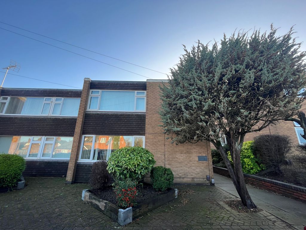 Property photo 2 of 8 1