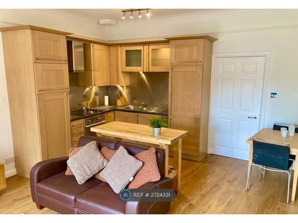 Property photo 3 of 19 Lounge & Kitchen