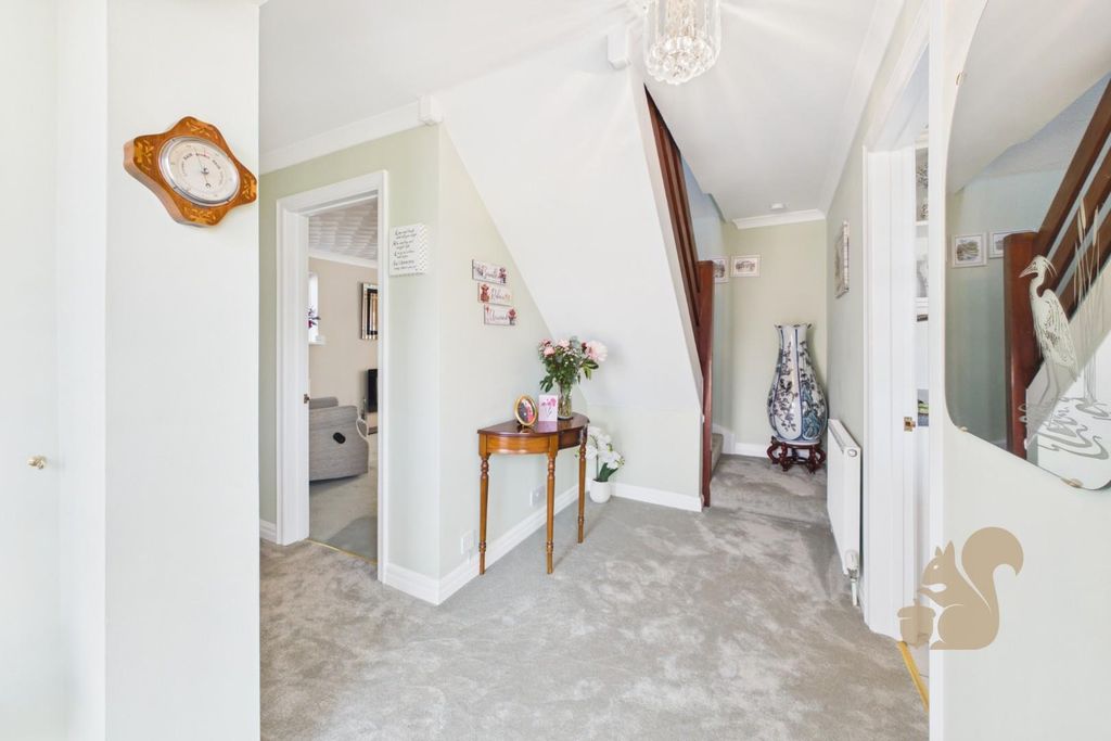 Property photo 2 of 22 Entrance Hall