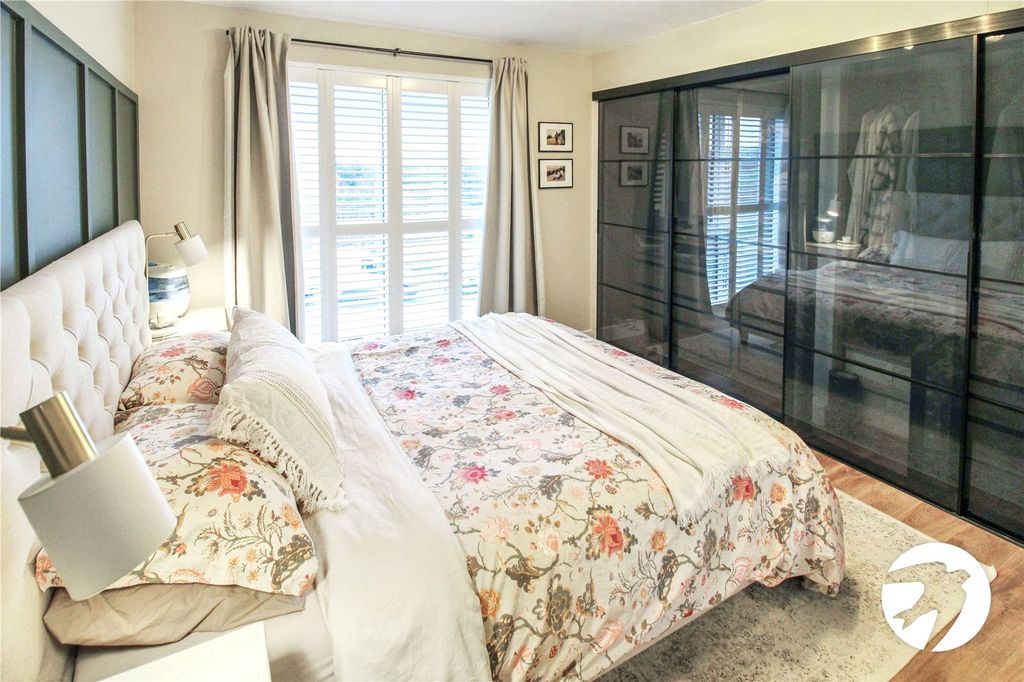 Property photo 3 of 15 Master Bedroom