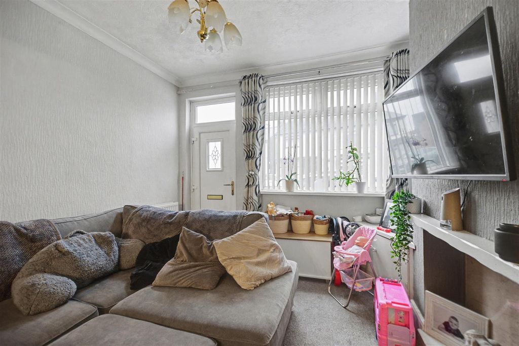 Property photo 3 of 20 Lounge_2.Jpeg