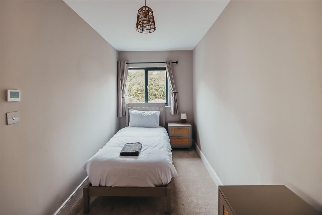 Additional image 10 of 3 bed flat for saleWhite Rock, Hastings TN34