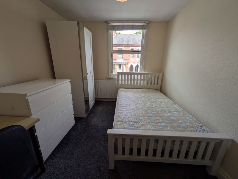 Property photo 3 of 8 Photo 6