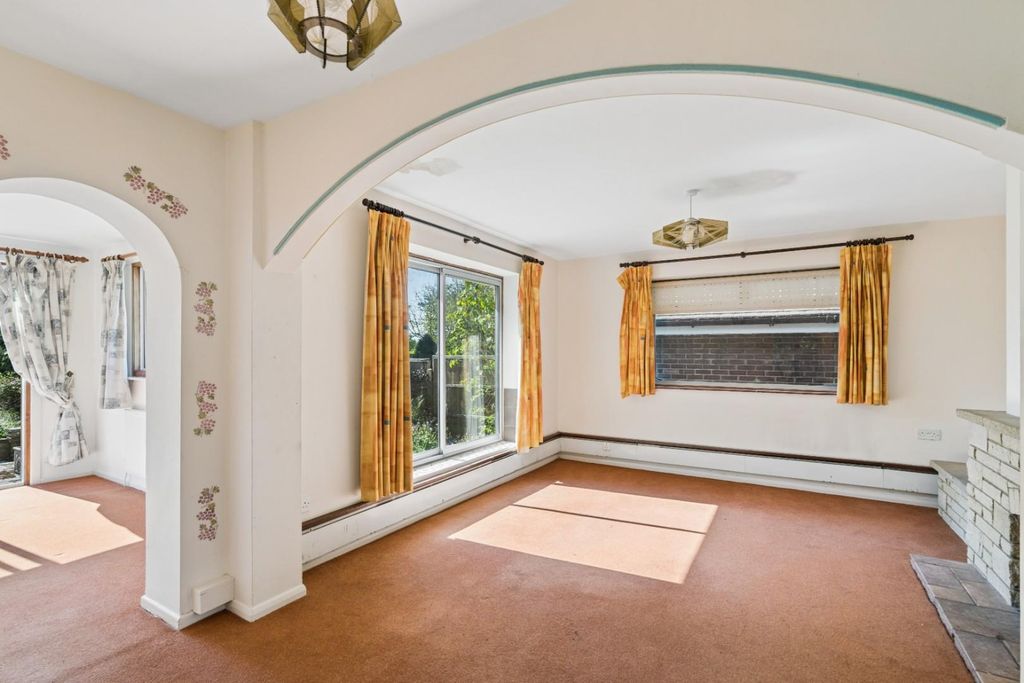 Property photo 3 of 17 Sitting Room