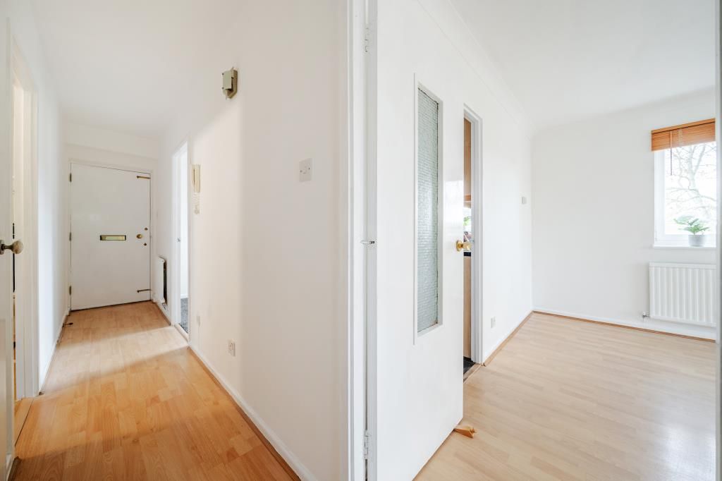 Property photo 2 of 18 Hallway  / Reception