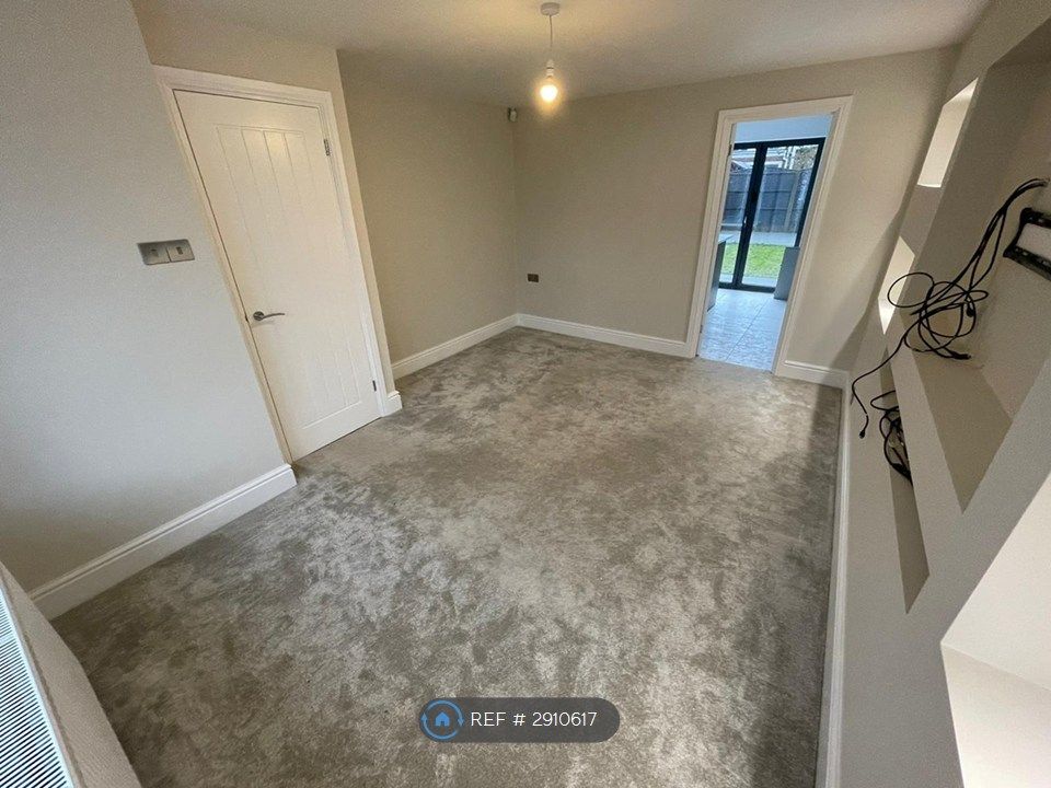 Property photo 3 of 20 Living Room