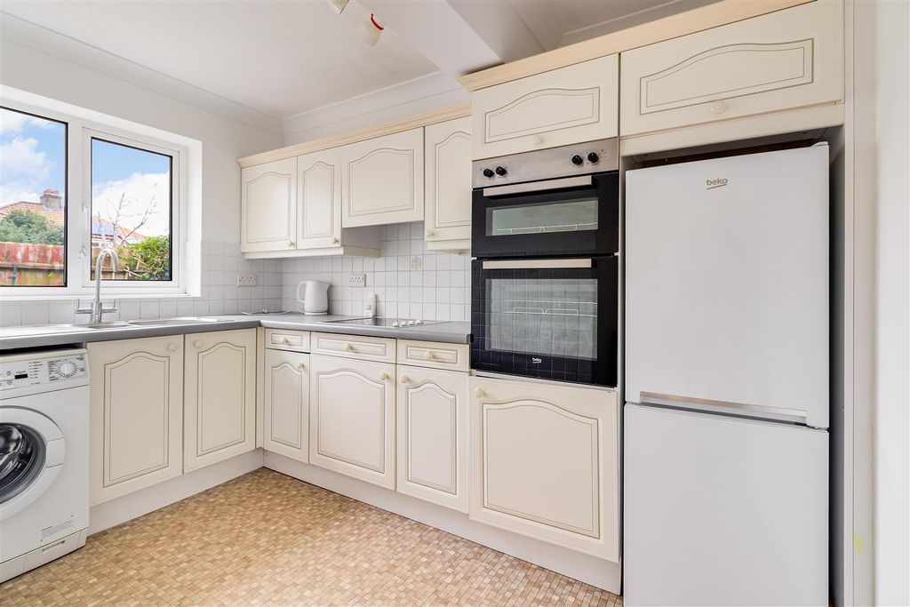 Property photo 3 of 14 Img (1).Jpg