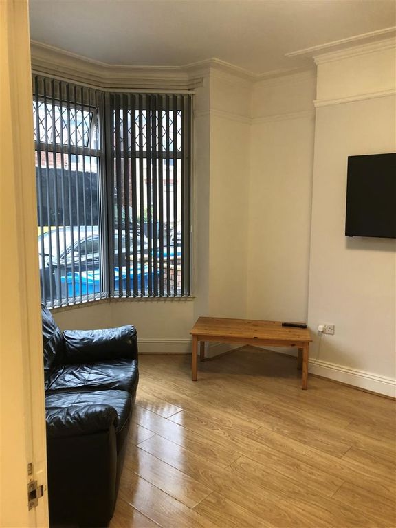 Property photo 2 of 12 41 Heathcote Street  Livingroom1.Jpg
