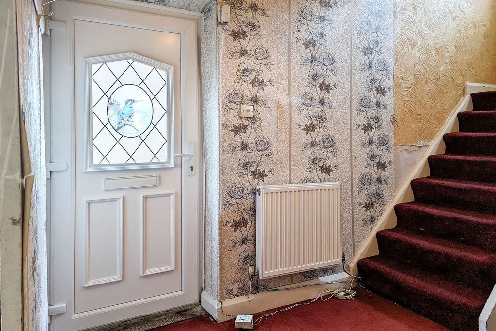 Property photo 2 of 16 Entrance Hallway