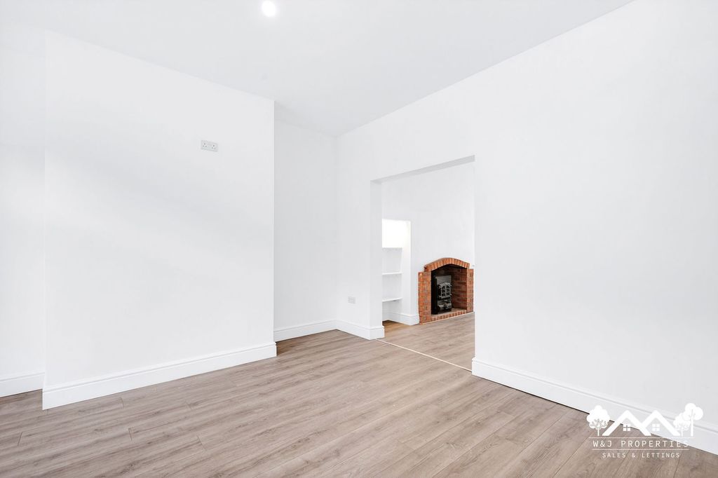 Property photo 3 of 35