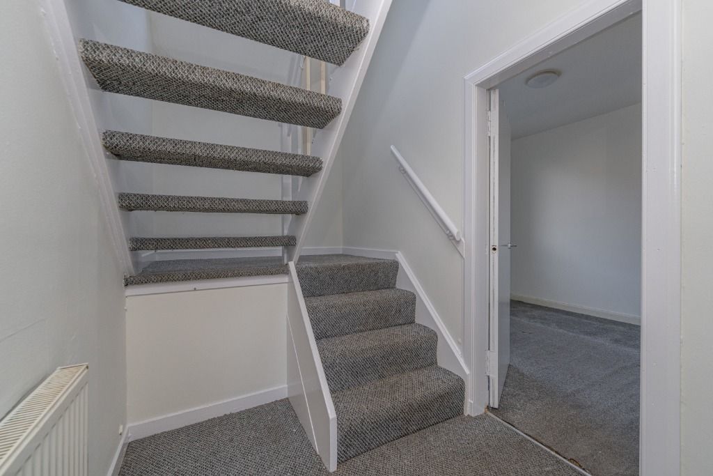 Property photo 2 of 27