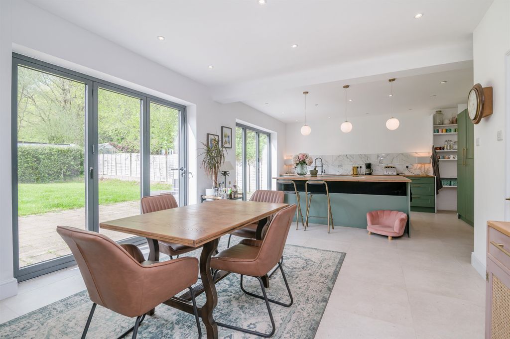 Property photo 3 of 23